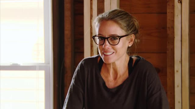 S08:E01 - A Tale of Two Houses