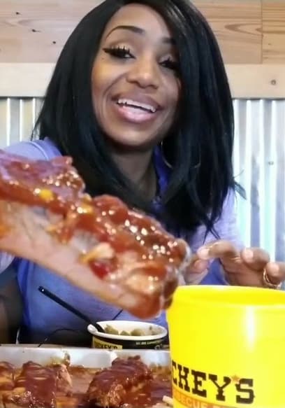 S04:E19 - Dickey’s BBQ Ribs Mac poster