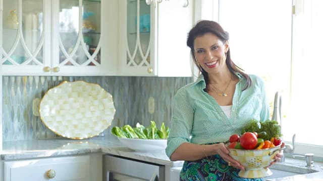 S01:E09 - Falling for Fattoush