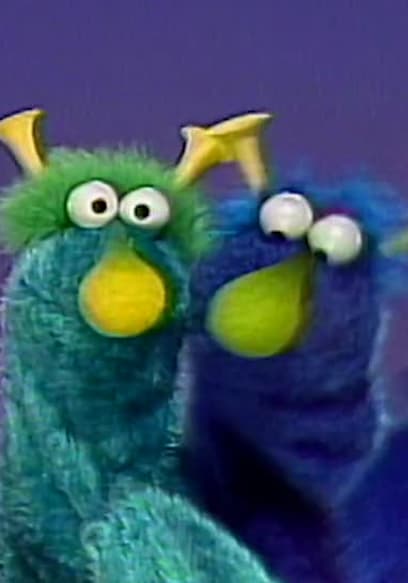 S12:E18 - Big Bird Becomes a Superhero poster
