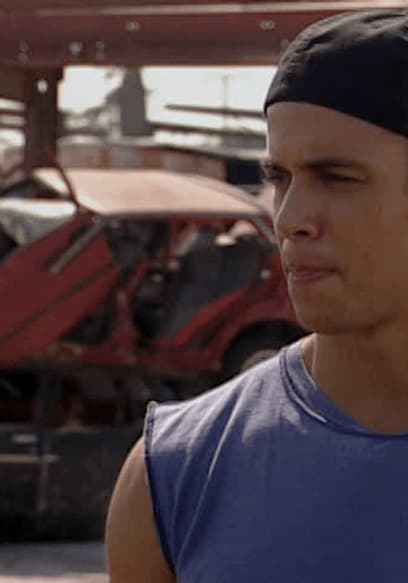 S03:E01 - Big Foot / Snake Tank / Floor Drop poster