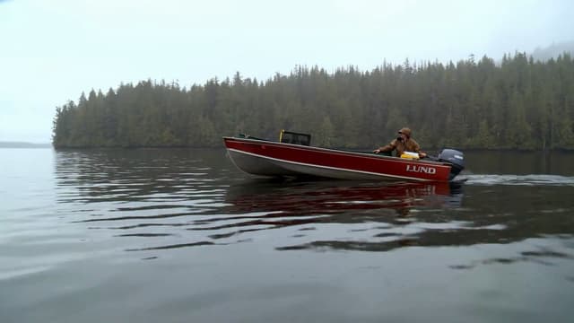 S04:E01 - Sea Bear: Alaska Spring Bear and Seafood