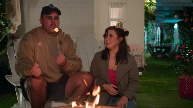 S02:E03 - Sleeping Arrangements