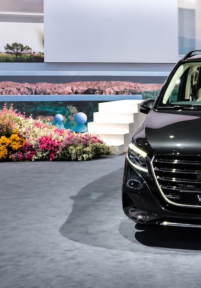 S01:E10 - Mercedes V-Class Facelift: Luxury Van Refined poster