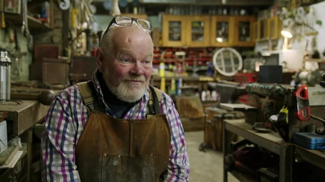 S01:E01 - A Desperate Search