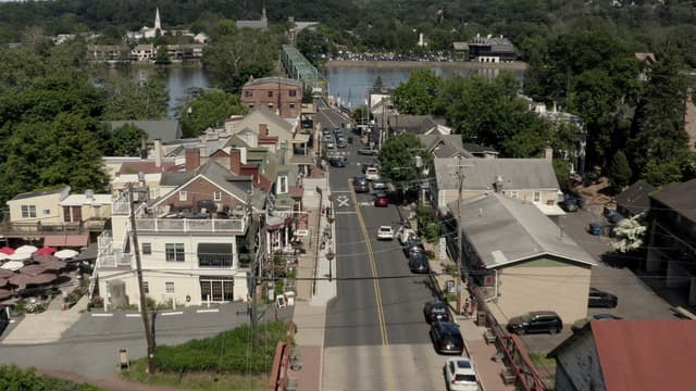 S08:E10 - The Dark Days of Bucks County