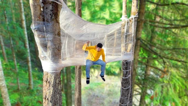 S01:E05 - I Built a Plastic Wrap Treehouse