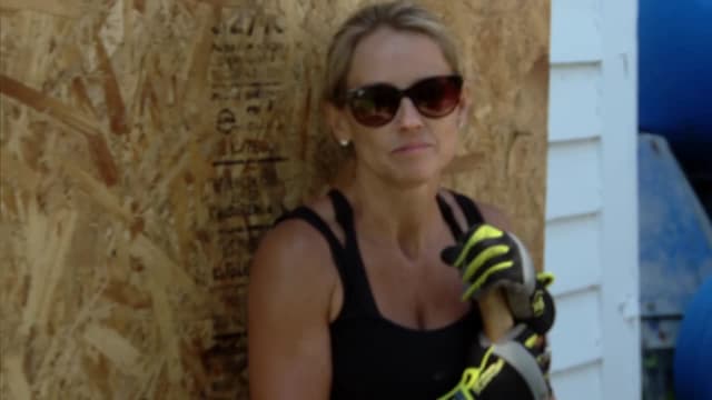 S08:E10 - Laundering Around