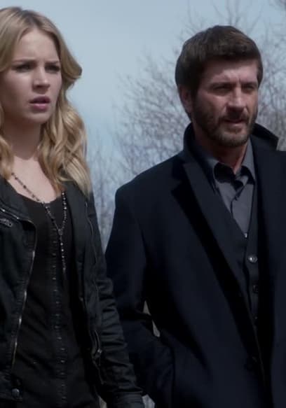 S01:E22 - Family poster