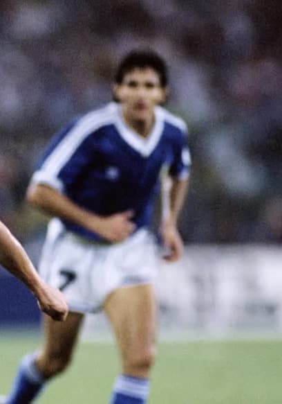 S01:E09 - World Cup Heroes vs Trophy Gluttons poster