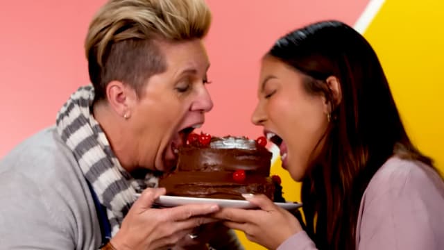 S01:E18 - Try to Keep Eating: Revolting Recipes