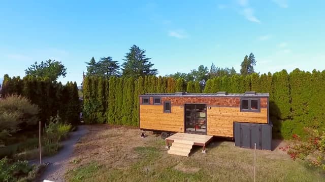 S07:E10 - Tiny Man Cave