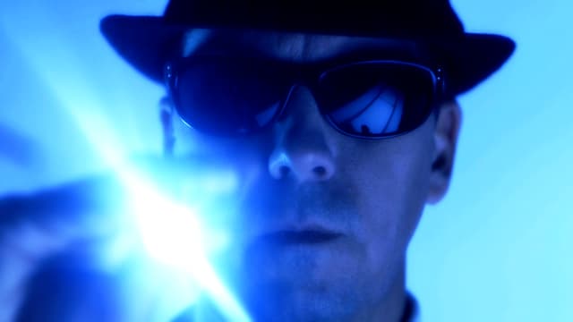 S03:E20 - Men in Black Special