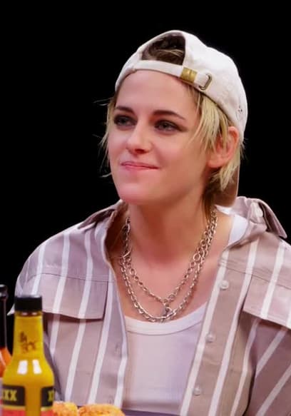 S10:E09 - Kristen Stewart Brings the Angels to Eat Spicy Wings poster