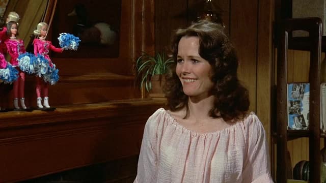 S01:E01 - Anniversary / Reunion