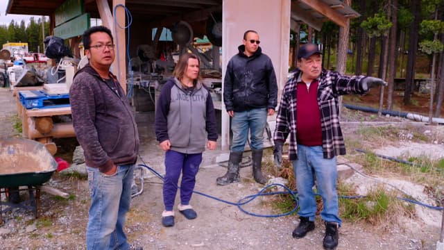 S05:E04 - Atrapado en el medio