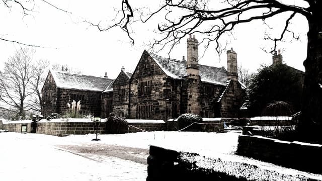 S17:E09 - Oakwell Hall