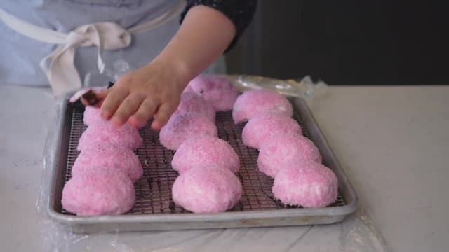 S01:E08 - Pastry Chef Attempts to Make Gourmet Sno Balls