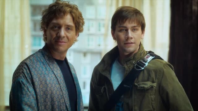 S01:E01 - Opening Moves