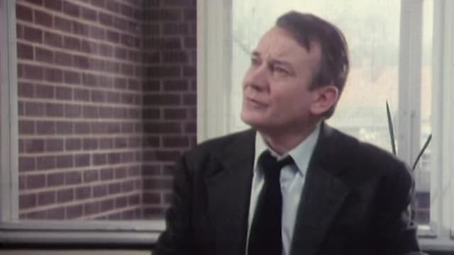 S03:E07 - The Stinker