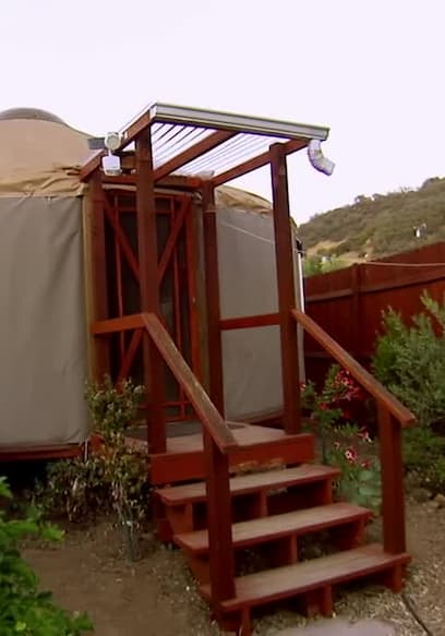 S01:E02 - Sound Healer Seeks Tiny House in Southern California poster