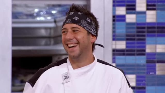 S10:E17 - 5 Chefs Compete