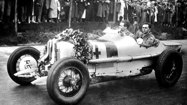 S02:E20 - Mercedes Motorsport: The Silver Arrows