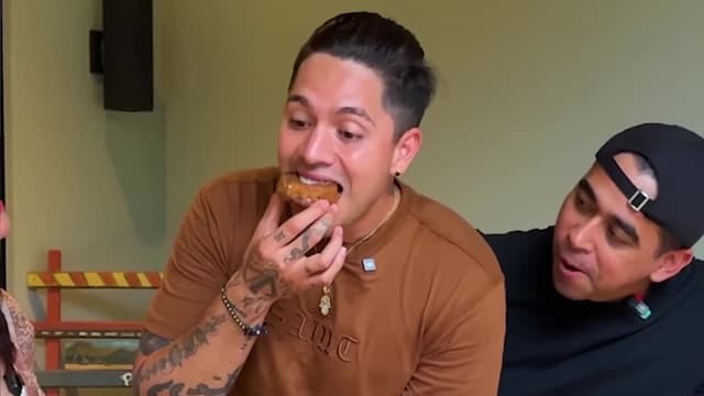 S02:E19 - Probando dulces raros...