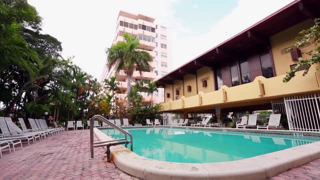 S02:E07 - South Beach Bargain Hunt