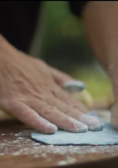 S01:E14 - Almazan Kitchen - Tacos From Hell and Salmon Bacon Bites poster