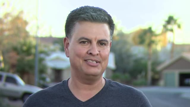 S08:E08 - Rich Wood Kitchen