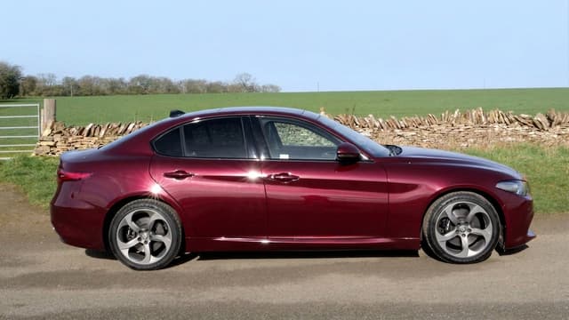 S01:E02 - The GBP 10K Alfa That Embarrasses BMWs - Alfa Giulia Veloce (2018) + This Was Faster Than a Porsche... So Why Did It Fail? - Ginetta G33 (1992)