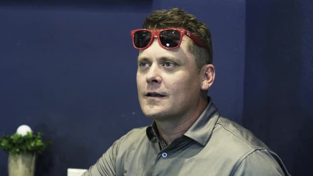 S01:E01 - Hit 'Em Longo