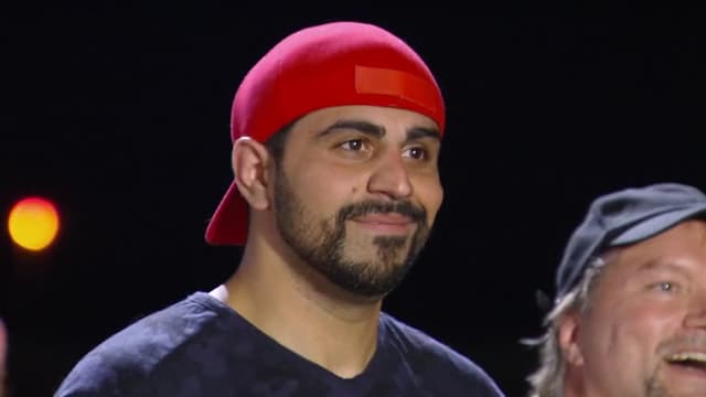 S11:E12 - Oh, Canada!