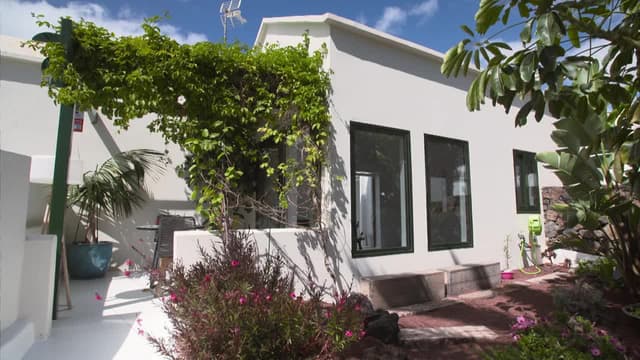 S01:E01 - Costa Teguise