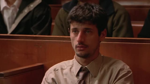 S01:E07 - Asylum Seekers