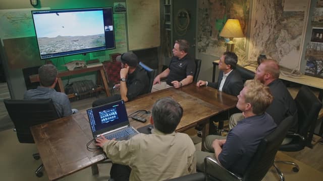 S04:E12 - In and Out