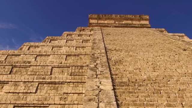 S01:E17 - Chichen Itza