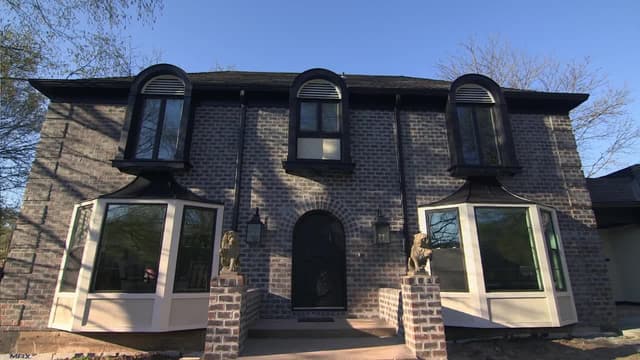 S03:E03 - Lady and the Damp