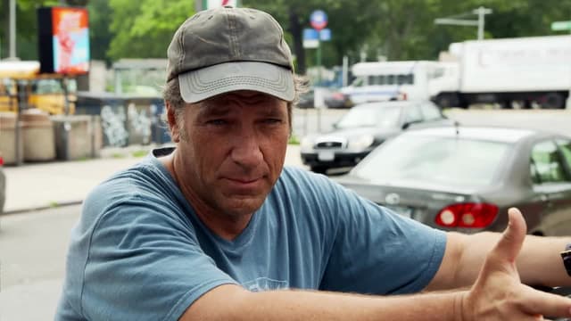S03:E01 - Urban Beekeeper