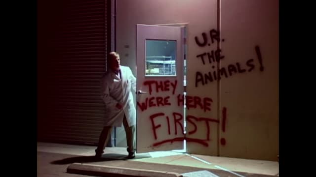 S02:E03 - Gorilla With a Fist