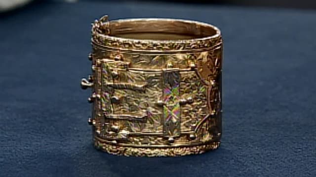 S24:E16 - Vintage Honolulu