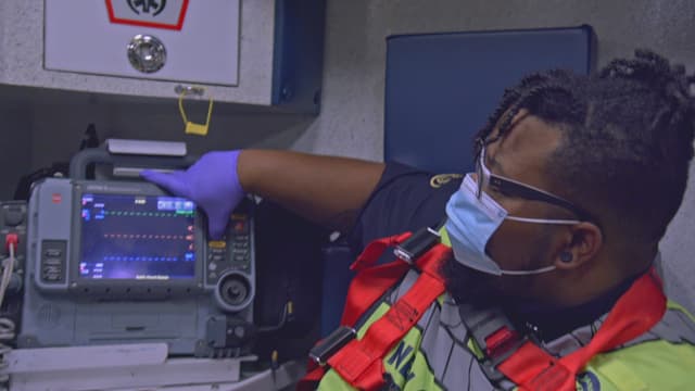 S07:E02 - Warning Signs