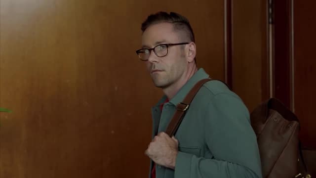 S01:E07 - Whiskey Bottle