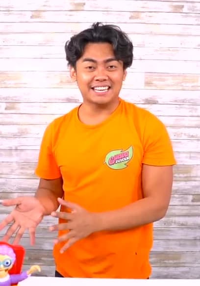 S01:E18 - Extreme Exploding Watermelon / Unspillable Cup Challenge poster