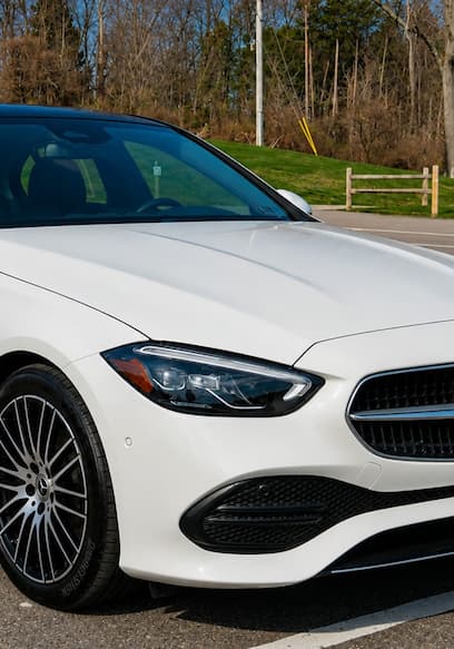 Póster de S01:E09 - 2023 Mercedes-Benz C300 4MATIC Review: A Tempting Used Bargain?