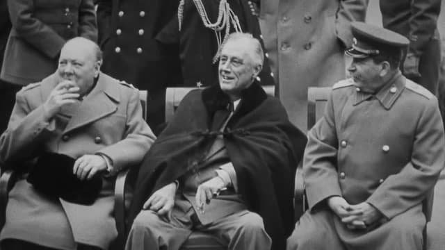 S01:E01 - In the Grip of Moscow