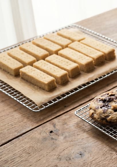 S01:E10 - Classic Cookies Trio: Soft, Crispy & Shortbread poster