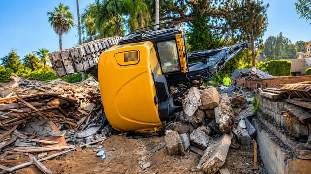 S01:E08 - An Excavator Rolled Over in a Multi-Million Dollar Neighborhood