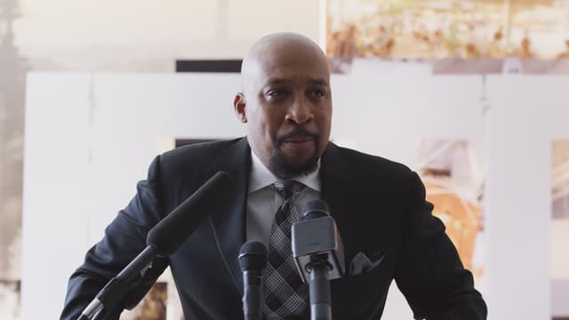 S01:E03 - Elbows and Vogues